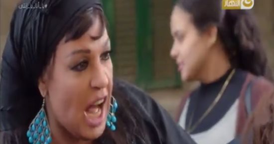 فيديو.. مشهد كوميدى لفيفى عبده تضرب إحدى الفنانات بـ"الشبشب"