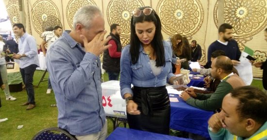 رانيا يوسف ونادية الجندى يدليان بصوتيهما فى انتخابات الجزيرة