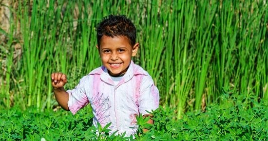 صورة اليوم.. اضحك يا صبى واملأ الدنيا براح