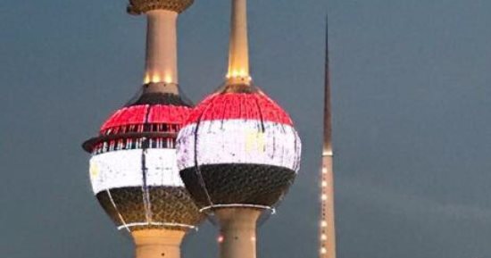 أبراج الكويت تضاء بعلم مصر تضامنا مع شهداء هجوم "مسجد الروضة"