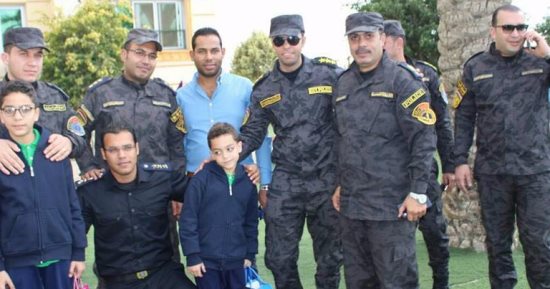 صور.. ضباط بالأمن المركزى يزورون أبناء الشهداء بمدارسهم فى المنوفية