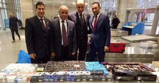 جمارك مطار القاهرة تحبط تهريب 4 آلاف أمبول مستحضرات تجميل