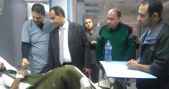 صور.. وكيل صحة شمال سيناء يزور مصابى مسجد الروضة بمستشفى العريش