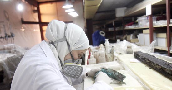 صور.. أصغر مرممة أثار بمشروع مركب خوفو تحلم بالإجابة عن سؤال "من فرعون موسى ؟"