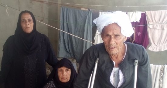 صور.. سيدة تناشد محافظ سوهاج بصرف معاش تكافل وكرامة لها