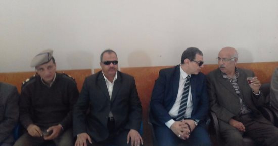 وزير القوى العاملة يقدم واجب العزاء فى شهداء مسجد الروضة.. صور