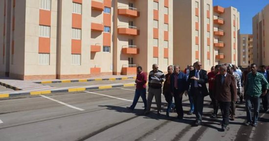 محافظ البحر الأحمر يتفقد مشروع وحدات الإسكان الإجتماعى بالغردقة