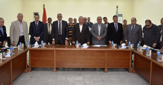 محافظ الشرقية و مجلس أمناء العاشر يقفون دقيقة حداد على أرواح شهداء الروضة