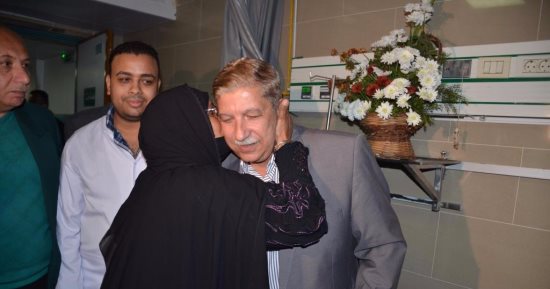 صور.. محافظ الإسماعيلية يتابع حالات مصابى حادث مسجد الروضة