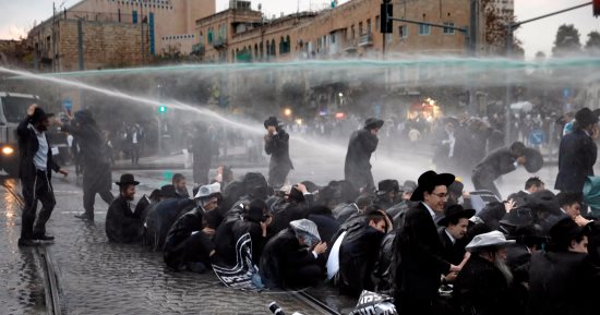 صور.. إسرائيل تعتقل 35 متظاهرا إثر مواجهات بين قوات الأمن ومئات المتظاهرين