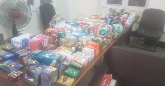 المعمل الكيميائى يفحص أدوية ومنشطات مجهولة لتقرير مصير حائزها