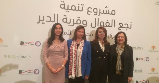 غادة والى: مساعدات للأسر الأولى بالرعاية..والأقصر من أكثر 10 محافظات فقرا (صور)