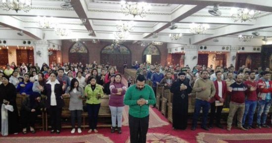 رسالة "حنا" لمن كان له قلب.. حادث مسجد الروضة أظهر تلاحم وترابط المسلمين والمسيحيين.. أقباط يؤدون صلاة الغائب وآخرون يقرأون الفاتحة على الهواء.. وقرع أجراس الكنائس أبرز مشاهد التضامن مع الشهداء