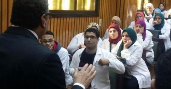 عميد طب المنصورة: انتهاء امتحان الجراحة بعد شكوى الطلاب منه