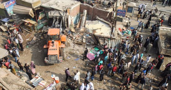 حى الزاوية الحمراء يصادر 6 عربات كارو و"حدائق القبة" يتحفظ على معدات بناء مخالف