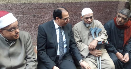 محافظ الدقهلية يعزى أسرة المسعف شهيد مسجد الروضة