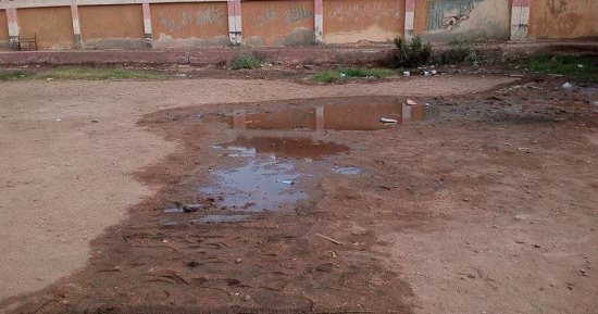 امسك مخالفة.. مياه الصرف الصحى تغرق مدرسة المنايل الثانوية بالقليوبية