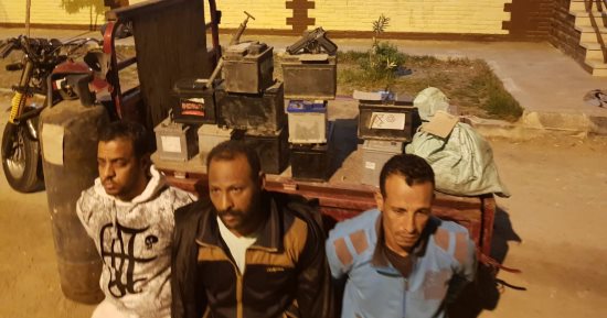 حبس 3 عاطلين كونوا تشكيلا عصابيا لسرقة المدارس بالسويس