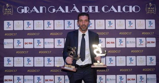 الأسطورة بوفون أفضل لاعب فى الدورى الإيطالى 2017 