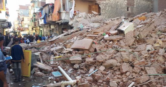 انهيار عقار قديم غرب الإسكندرية دون خسائر فى الأرواح.. صور