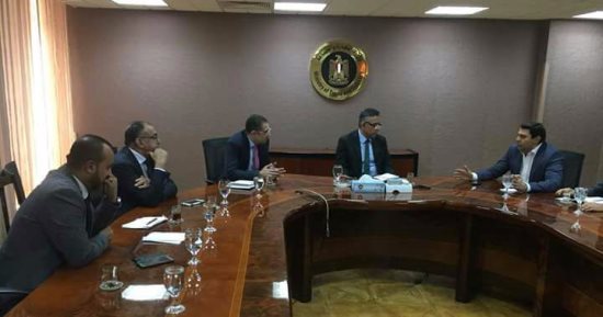 مساعد وزير الصناعة يبحث مع غرفة الأثاث وشركة أجنبية إنشاء مصنع بالجابون