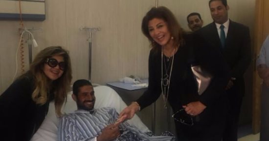 صور.. وفد فنى يزور مصابى حادث مسجد الروضة الإرهابى بمعهد ناصر