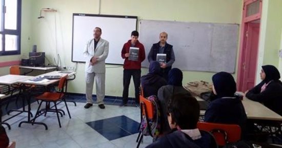 صور .. طلاب مدرسة المتفوقين بكفر الشيخ يقفون دقيقة حداد 