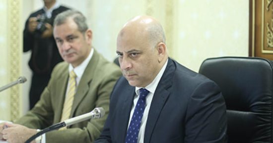 صور.. رئيس اقتصادية البرلمان يُطالب بإعادة صياغة مواد العقوبات بقانون حماية المستهلك