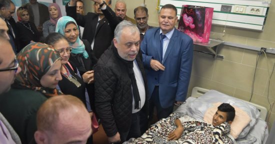 صور.. مواطن من شمال سيناء يطالب نقيب الممثلين بفيلم عن شهداء الروضة