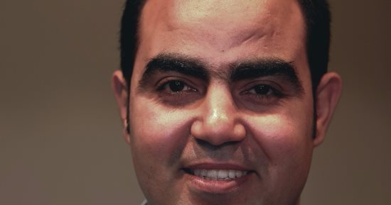 صور.. "شقة للبيع" على مسرح النهار بقصر العينى