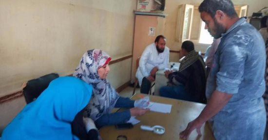 "صحة الأقصر" تنظم قافلة طبية للكشف على عمال مطحن الأقصر