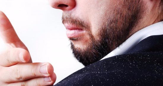 نصائح للتخلص من قشرة الرأس باستخدام الأسبرين وغسول الفم 