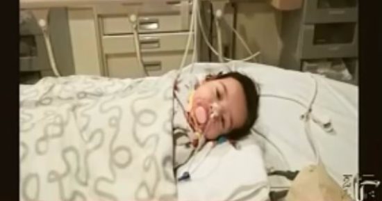 عمرو أديب: الطفلة فريدة تصل الولايات المتحدة الأمريكية لبدء رحلة العلاج 