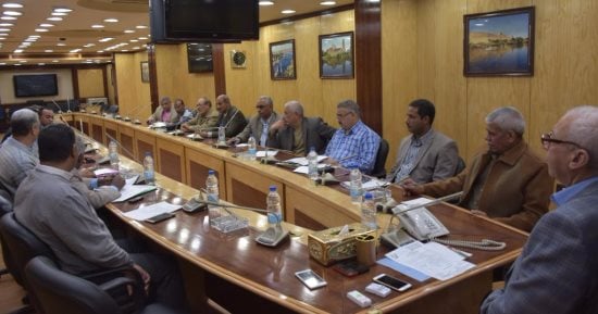 محافظ أسوان: ضخ 100 إسطوانة غاز أسبوعياً وترخيص 75 سيارة سرفيس لخدمة المواطنين