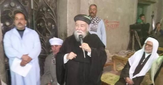 المسلمون والأقباط فى المنيا "فرحة واحدة" بالمولد النبوى.. القس روفائيل : الاحتفال بالمولد لأهل مصر جميعا ولن يستطيع أحد النيل من وحدتنا الوطنية.. وكيل الأوقاف: الأديان السماوية جاءت من أجل إسعاد البشرية "صور"
