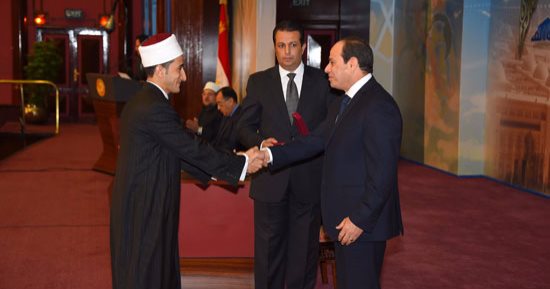 السيسي: الأفكار المتطرفة "شيطانية" هدفها هدم وتدمير الدول (صور)