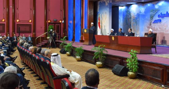 السيسى بذكرى المولد النبوى: المجتمع كله مطالب بالحفاظ على مصر (صور)