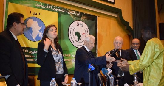 "الأعلى للإعلام" يكرم مساعد وزير الخارجية للشئون الأفريقية والكاتب نبيل ذكى