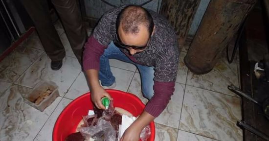 ضبط لحوم منتهية فاسدة وسلع منتهية الصلاحية بحامول كفر الشيخ