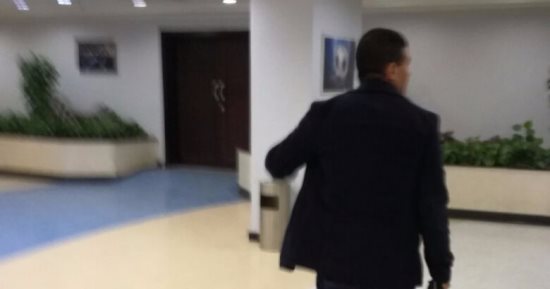 الحكم محمد فاروق يصل قبل انطلاق مباراة الإسماعيلى ودجلة بـ10 دقائق