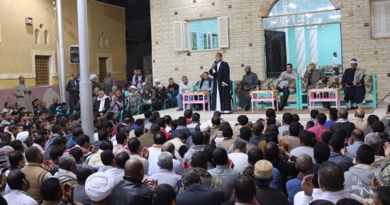 صور.. ساحة الشيخ أحمد مرتضى تحتفل بالمولد النبوى