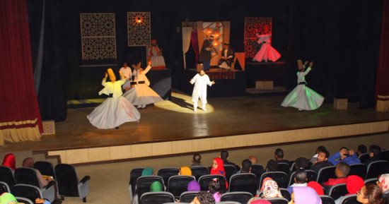 صور.. ختام عروض مسرحية "قواعد العشق الأربعون" بقصر ثقافة الأقصر