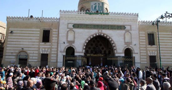 تشييع جثمان الفنانة الكبيرة شادية ملفوفا بعلم مصر من مسجد السيدة نفيسة