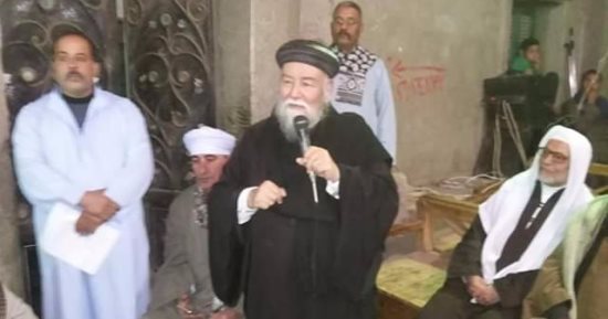 صور.. راعى كنيسة يلقى كلمة الاحتفال بالمولد النبوى بإحدى قرى المنيا