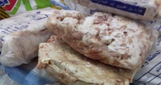 القبض على صاحب مصنع يجمع مخلفات الدواجن لتصنيع اللانشون بالجيزة