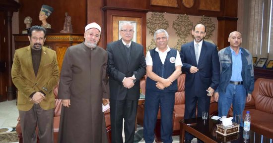 محافظ المنيا يبحث مع "الإغاثة العالمية" إقامة مركز حضارى لخدمات المواطنين