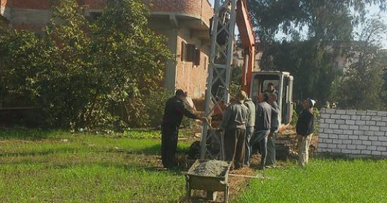صور ..حملات نظافة ورفع أتربة وتركيب أعمدة الضغط العالى بقلين كفر الشيخ