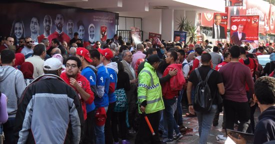صور.. زحام شديد وطوابير فى لجان الأهلى.. والأعضاء يطالبون بتعديل اللائحة