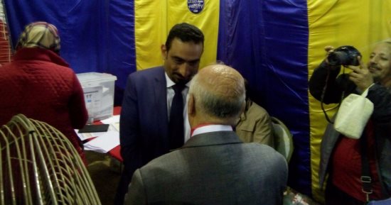صور.. طارق سعيد يدلى بصوته قبل غلق باب التصويت فى الترسانة
