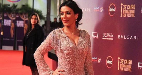 إنجى المقدم وليلى عز العرب يخالفان الزى الأسود بمهرجان القاهرة السينمائى